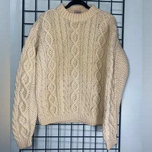 Vintage Higbee company cable knit sweater in 100% Virgin Wool made in Italy